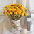 60朵黃色菠蘿菊＋白色柳編花籃 高30cm寬28cm   $366 